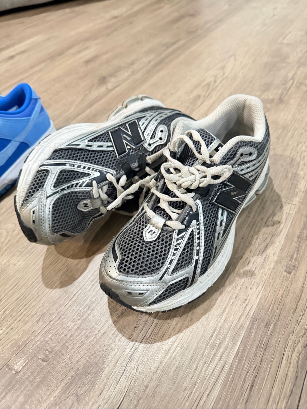 New Balance Women's Black and Silver Athletic Running Sneakers